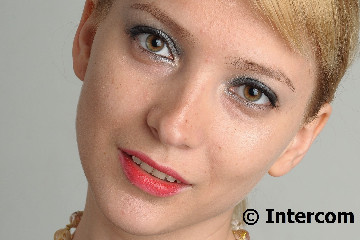 24 Young woman MIC_2862nx6_1351